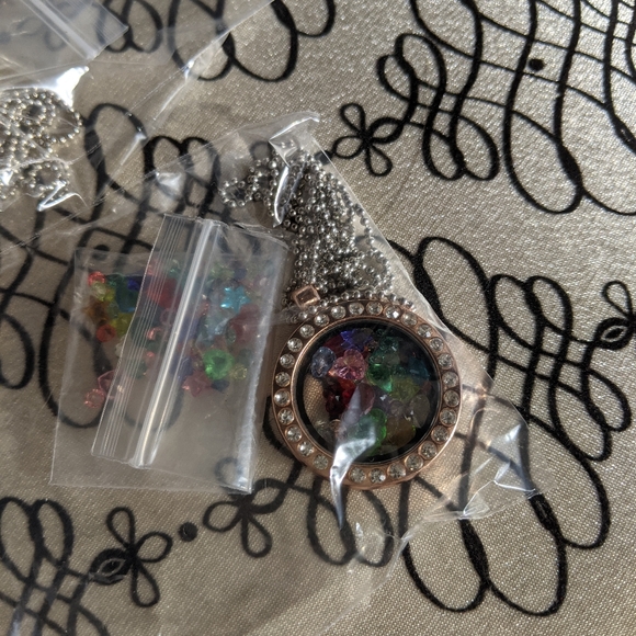 Floating Necklace / Origami - Picture 5 of 10